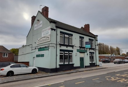 busy-pub-with-building-development-potential-in-po-590780