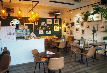 cafe-and-house-plants-in-leeds-590348