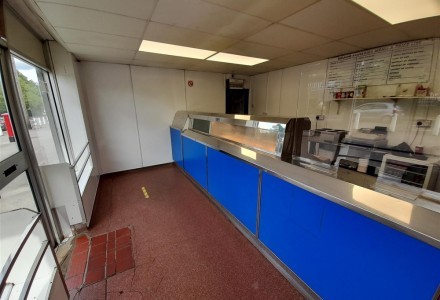 fish-and-chip-shop-with-family-accommodation-in-le-590554