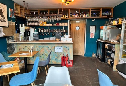 licensed-canalside-cafe-bar-in-west-yorkshire-590710