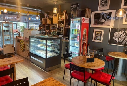 town-centre-cafe-bakery-in-brighouse-590794