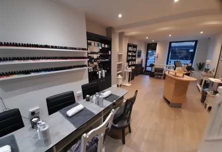 upscale-highly-regarded-beauty-salon-in-west-yorks-590421