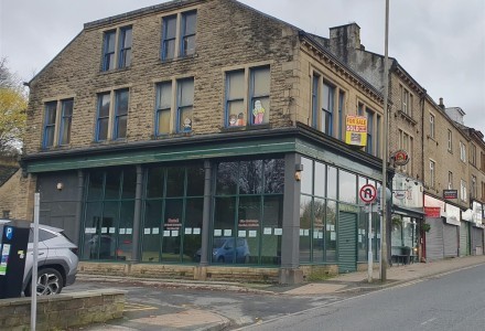 vacant-retail-unit-in-shipley-to-let-situated-in-a-590818